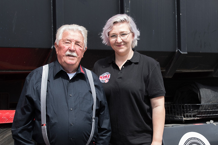 Fondatorul companiei, Karl Kurz, cu directorul general Hanna Raff