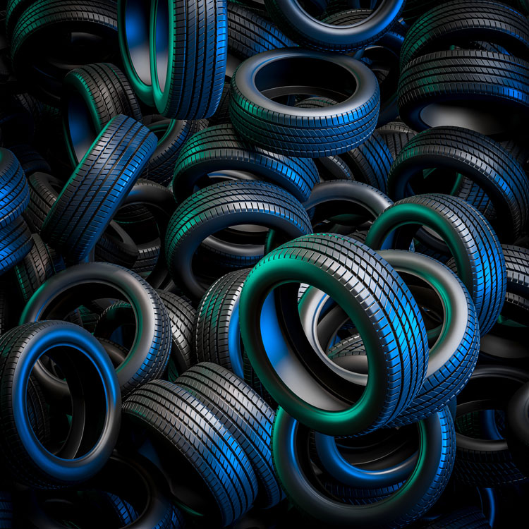 Runderneuerte Reifen blau und grün beleuchtet